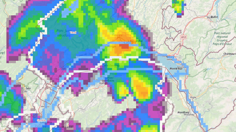 Die Gewitterzelle in ihrer höchsten Intensität (rot) vor der Überquerung der Region Lausanne © MeteoSchweiz